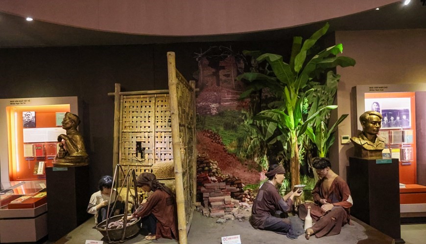 Những tác phẩm nghệ thuật sống động qua quá trình phục dựng tại bảo tàng Văn học Việt Nam